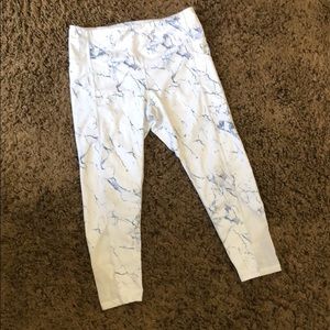 Kiava Capri White Marbled Leggings